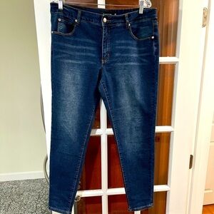 EUC TAHARI SKINNY JEANS SIZE 16